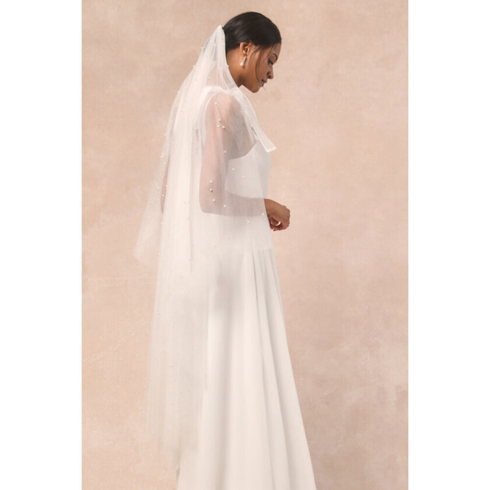 Lulus Forever Promise White Tulle Pearl Veil NWOT